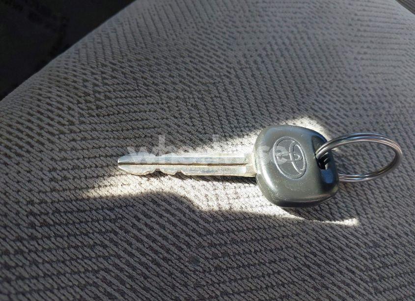 Photo 11 of 2005 Toyota Sequoia SR5 V8 (VIN 5TDBT44A05S245220)