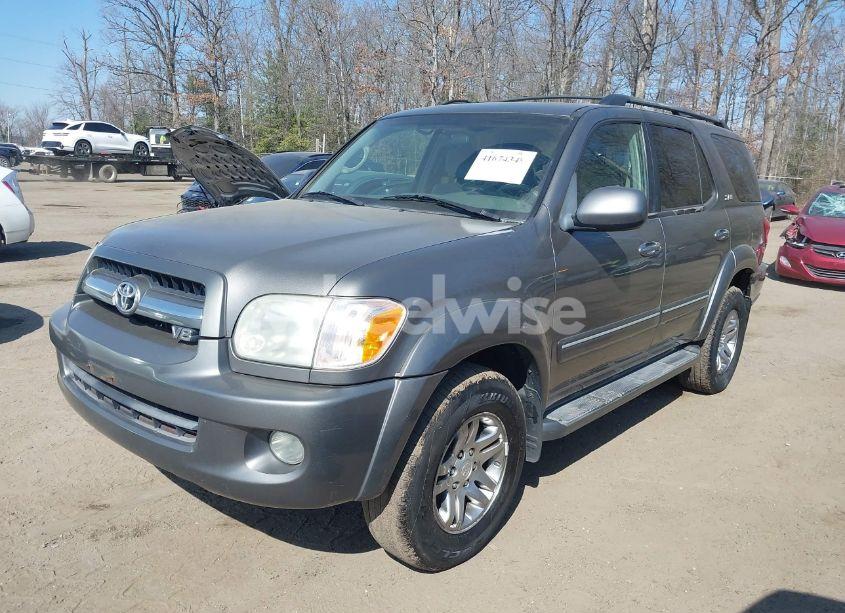 Photo 2 of 2005 Toyota Sequoia SR5 V8 (VIN 5TDBT44A05S245220)