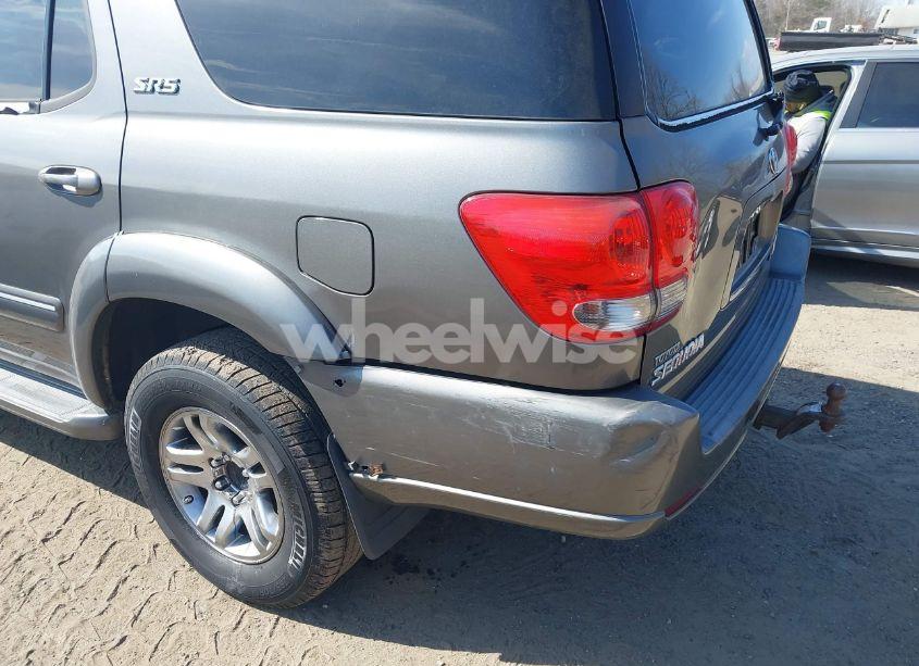 Photo 6 of 2005 Toyota Sequoia SR5 V8 (VIN 5TDBT44A05S245220)