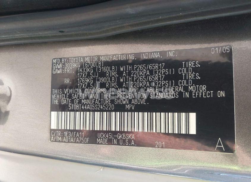 Photo 9 of 2005 Toyota Sequoia SR5 V8 (VIN 5TDBT44A05S245220)