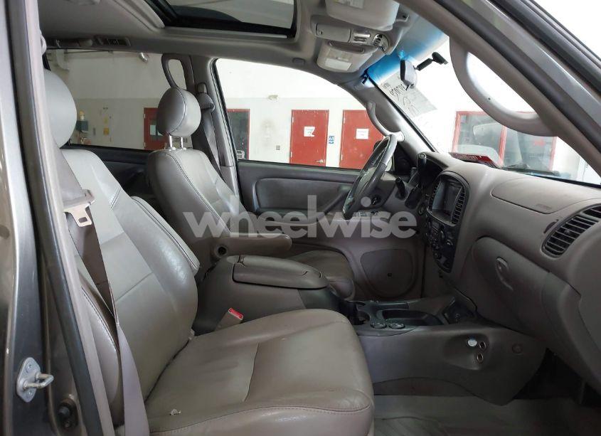 Photo 5 of 2006 Toyota Sequoia SR5 V8 (VIN 5TDBT44A06S268210)