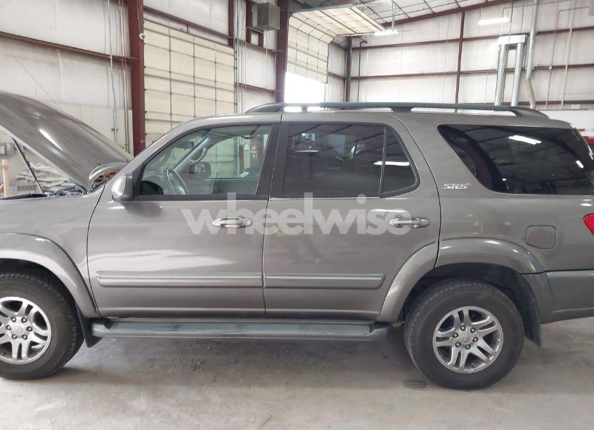 Photo 6 of 2006 Toyota Sequoia SR5 V8 (VIN 5TDBT44A06S268210)