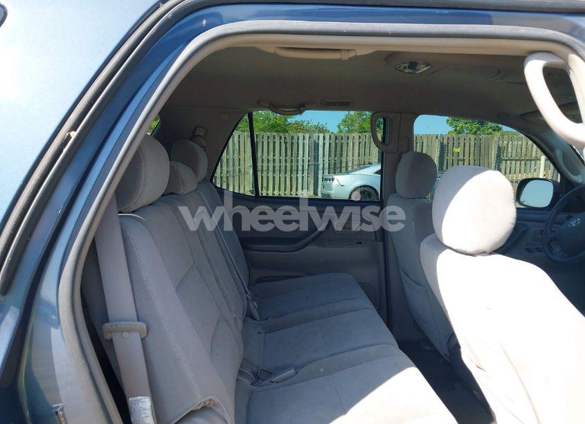 Photo 8 of 2006 Toyota Sequoia SR5 V8 (VIN 5TDBT44A06S270314)