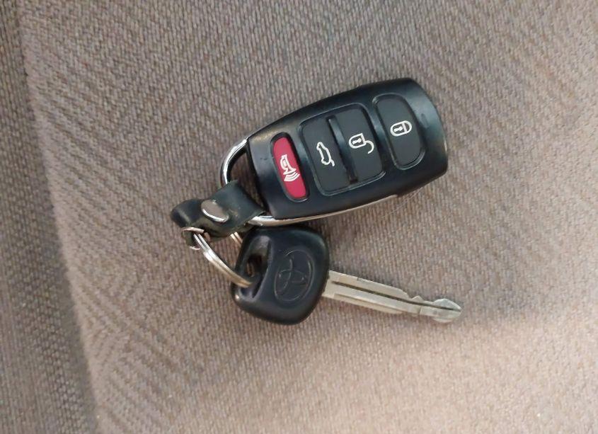 Photo 11 of 2001 Toyota Sequoia SR5 V8 (VIN 5TDBT44A11S012151)