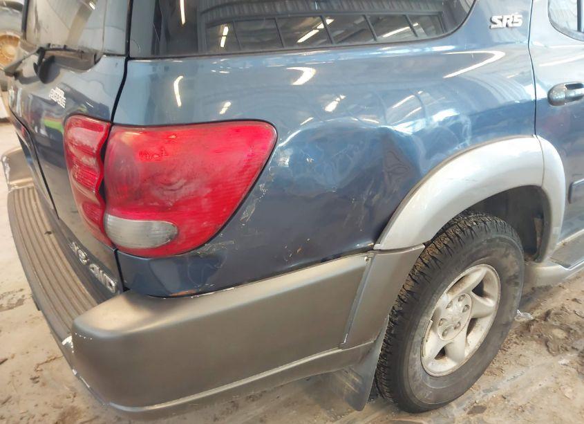 Photo 12 of 2001 Toyota Sequoia SR5 V8 (VIN 5TDBT44A11S012151)