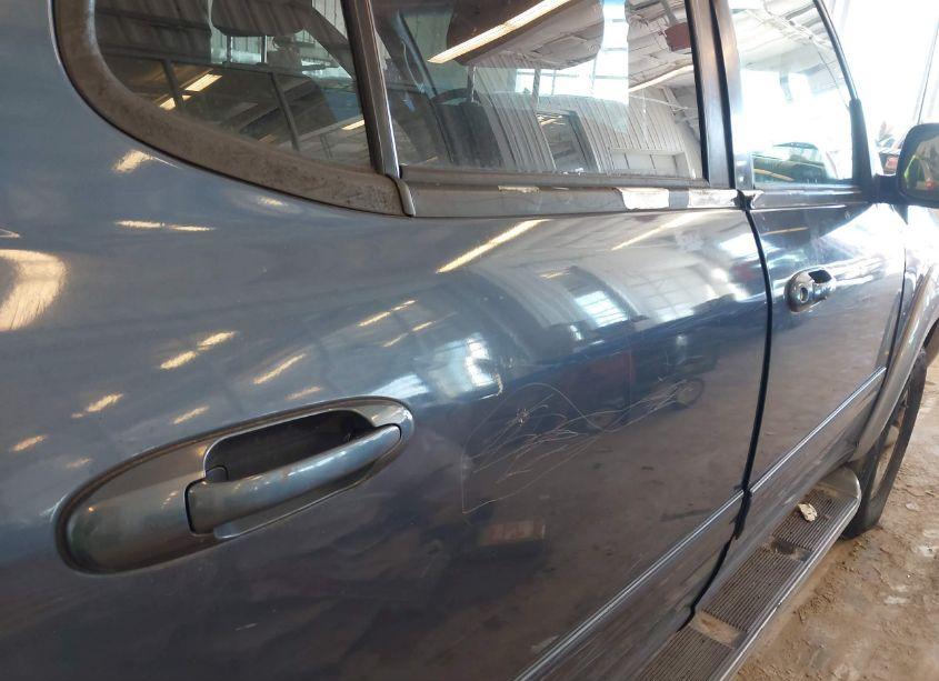 Photo 15 of 2001 Toyota Sequoia SR5 V8 (VIN 5TDBT44A11S012151)