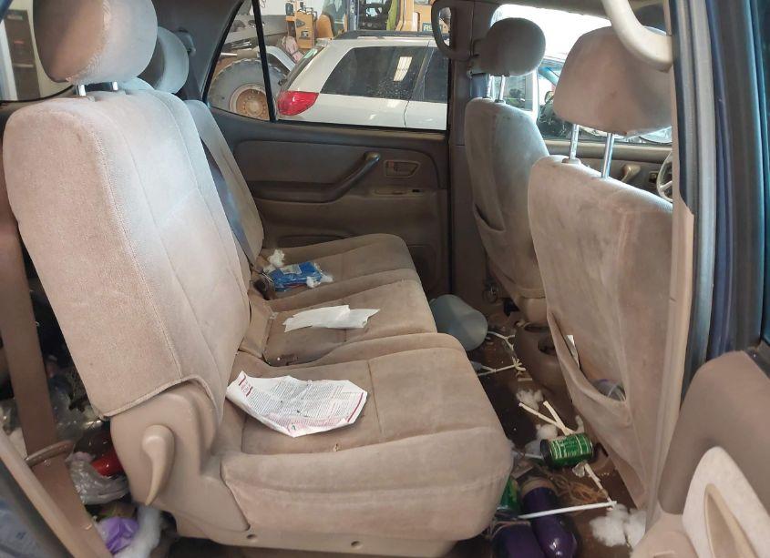 Photo 8 of 2001 Toyota Sequoia SR5 V8 (VIN 5TDBT44A11S012151)