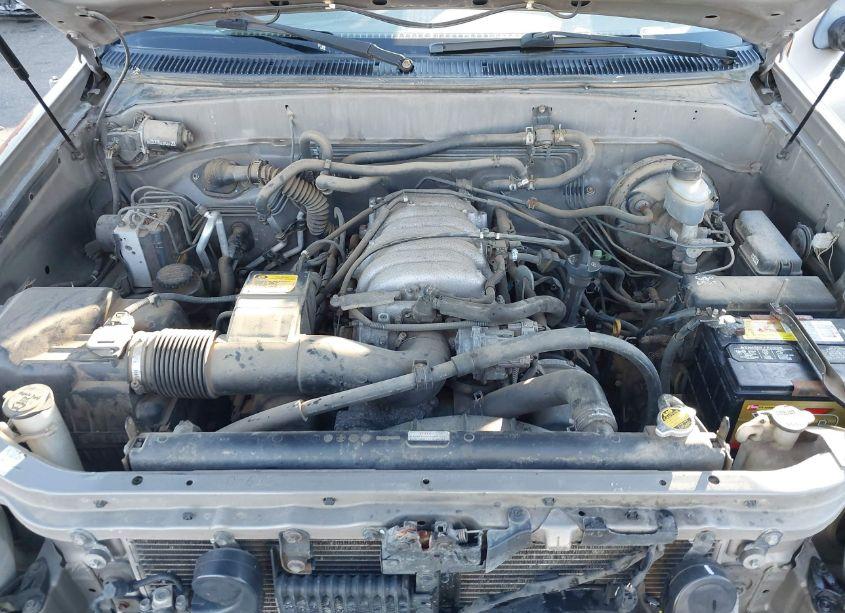 Photo 10 of 2001 Toyota Sequoia SR5 V8 (VIN 5TDBT44A11S022985)