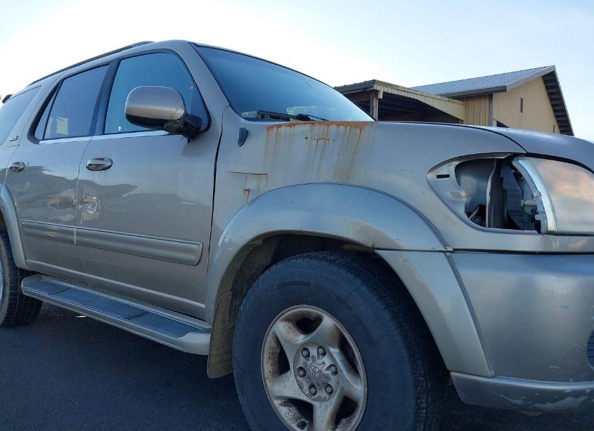 Photo 6 of 2001 Toyota Sequoia SR5 V8 (VIN 5TDBT44A11S022985)