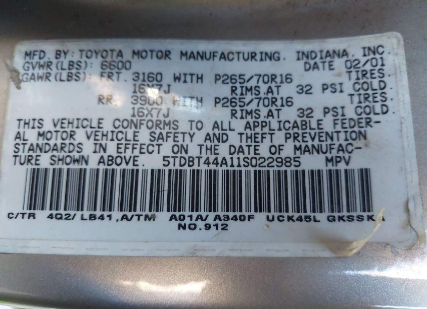 Photo 9 of 2001 Toyota Sequoia SR5 V8 (VIN 5TDBT44A11S022985)