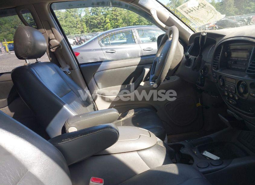 Photo 5 of 2005 Toyota Sequoia SR5 V8 (VIN 5TDBT44A15S248062)