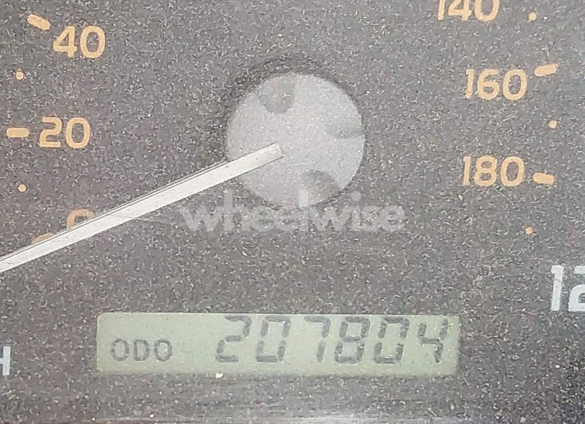 Photo 7 of 2005 Toyota Sequoia SR5 V8 (VIN 5TDBT44A15S248062)