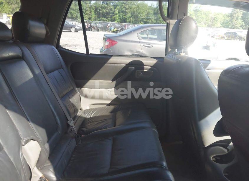 Photo 8 of 2005 Toyota Sequoia SR5 V8 (VIN 5TDBT44A15S248062)