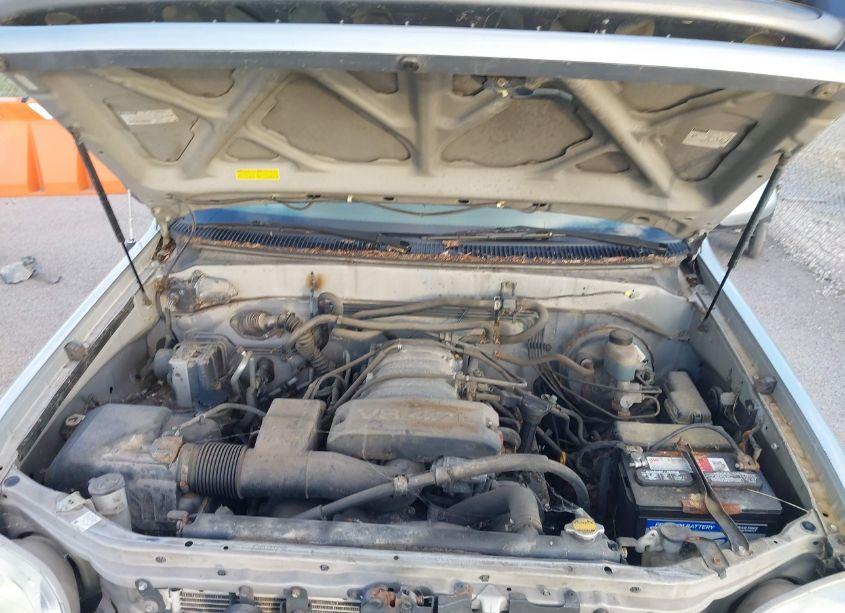 Photo 10 of 2001 Toyota Sequoia SR5 V8 (VIN 5TDBT44A21S041898)