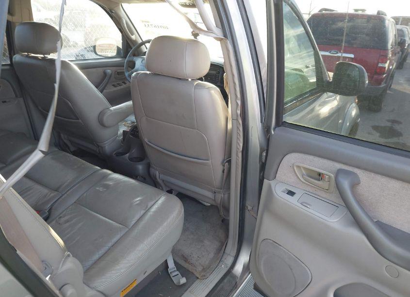 Photo 8 of 2001 Toyota Sequoia SR5 V8 (VIN 5TDBT44A21S041898)
