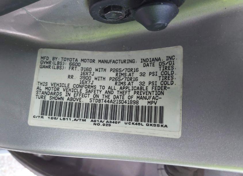 Photo 9 of 2001 Toyota Sequoia SR5 V8 (VIN 5TDBT44A21S041898)