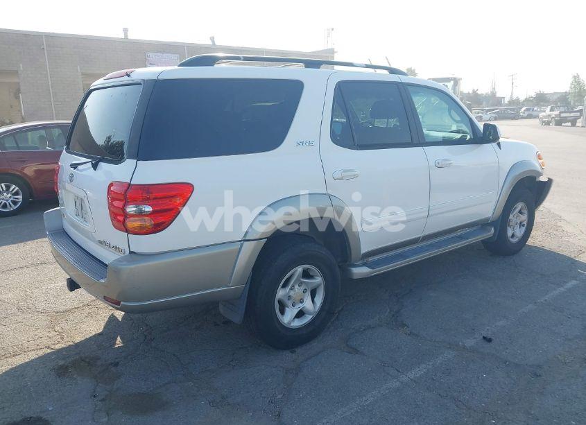 Photo 4 of 2002 Toyota Sequoia SR5 V8 (VIN 5TDBT44A22S068908)