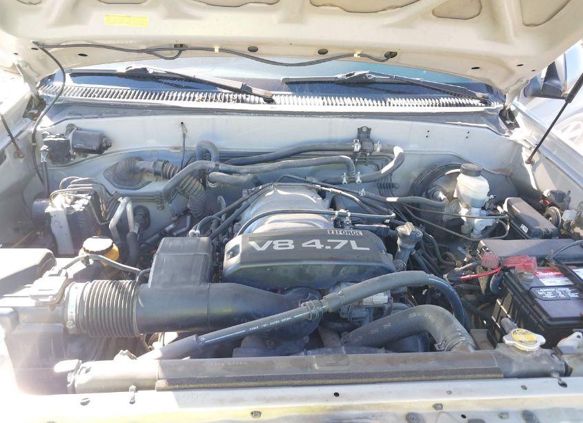 Photo 10 of 2002 Toyota Sequoia SR5 V8 (VIN 5TDBT44A22S084848)