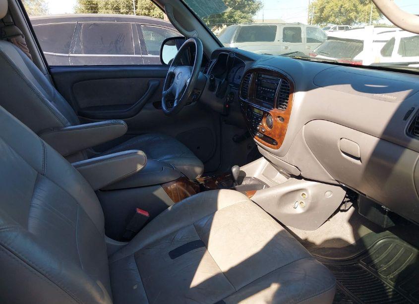 Photo 5 of 2002 Toyota Sequoia SR5 V8 (VIN 5TDBT44A22S084848)