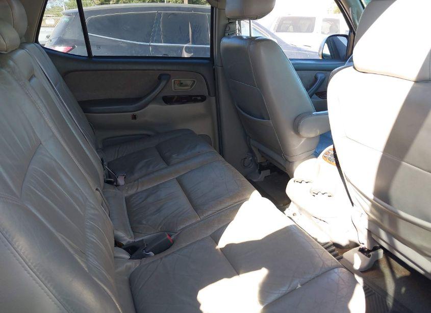Photo 8 of 2002 Toyota Sequoia SR5 V8 (VIN 5TDBT44A22S084848)