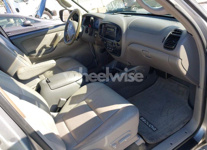 Photo 5 of 2003 Toyota Sequoia SR5 V8 (VIN 5TDBT44A23S147416)