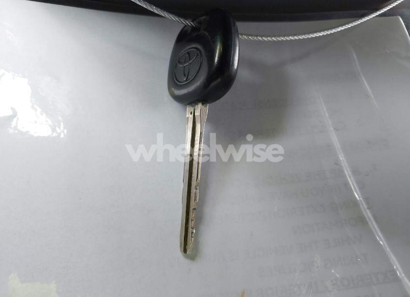 Photo 11 of 2003 Toyota Sequoia SR5 V8 (VIN 5TDBT44A23S158061)