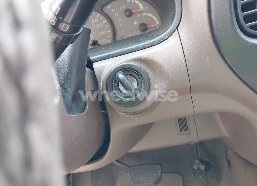 Photo 11 of 2003 Toyota Sequoia SR5 V8 (VIN 5TDBT44A23S204424)