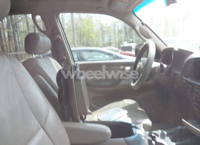 Photo 5 of 2003 Toyota Sequoia SR5 V8 (VIN 5TDBT44A23S204424)