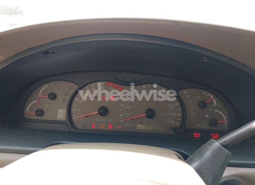 Photo 7 of 2003 Toyota Sequoia SR5 V8 (VIN 5TDBT44A23S204424)