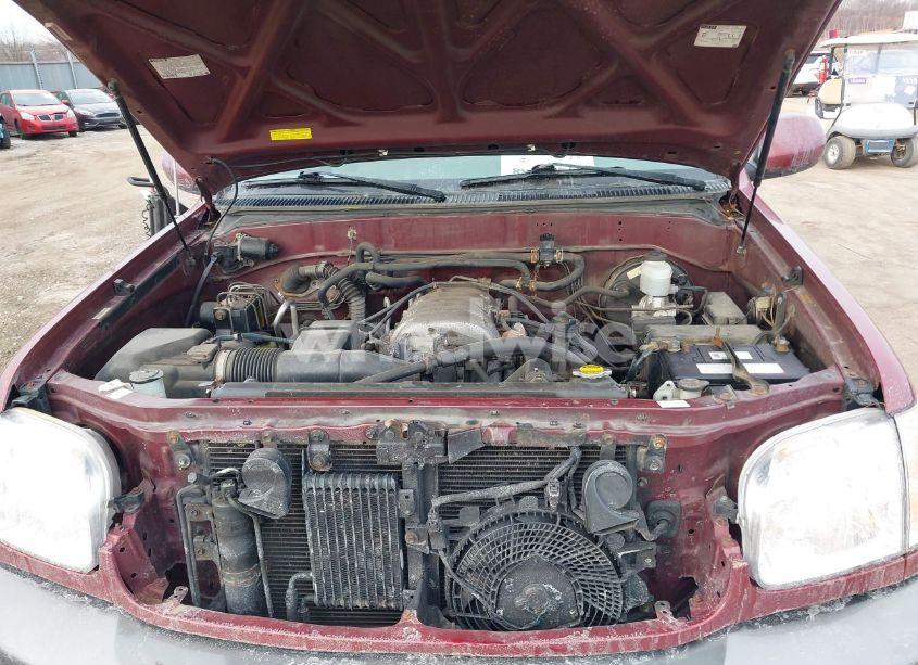 Photo 10 of 2004 Toyota Sequoia SR5 V8 (VIN 5TDBT44A24S233097)