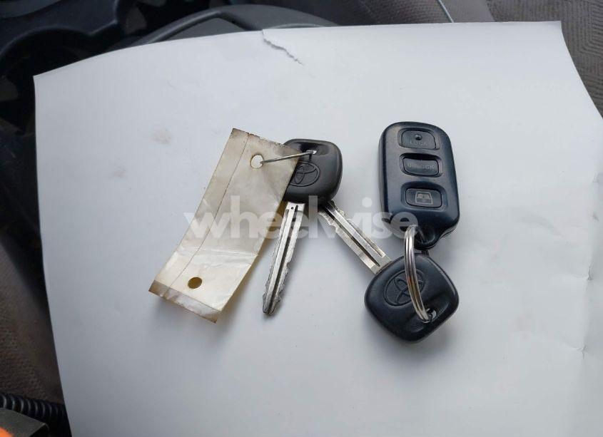 Photo 11 of 2004 Toyota Sequoia SR5 V8 (VIN 5TDBT44A24S233097)