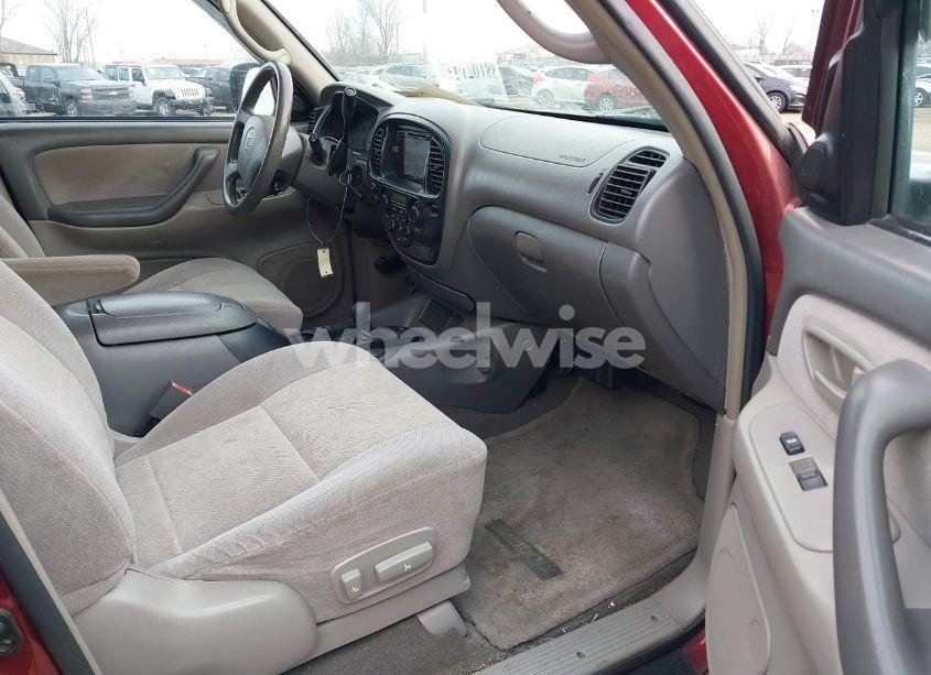 Photo 5 of 2004 Toyota Sequoia SR5 V8 (VIN 5TDBT44A24S233097)