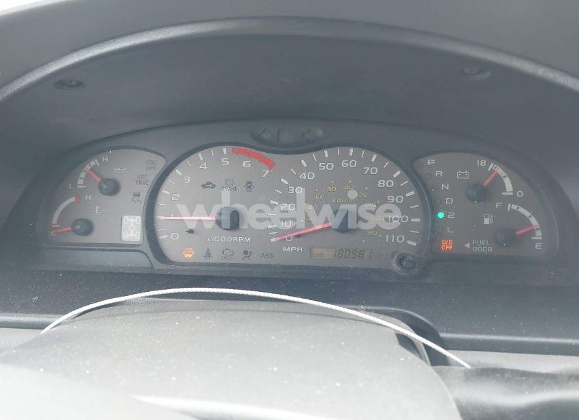 Photo 7 of 2004 Toyota Sequoia SR5 V8 (VIN 5TDBT44A24S233097)