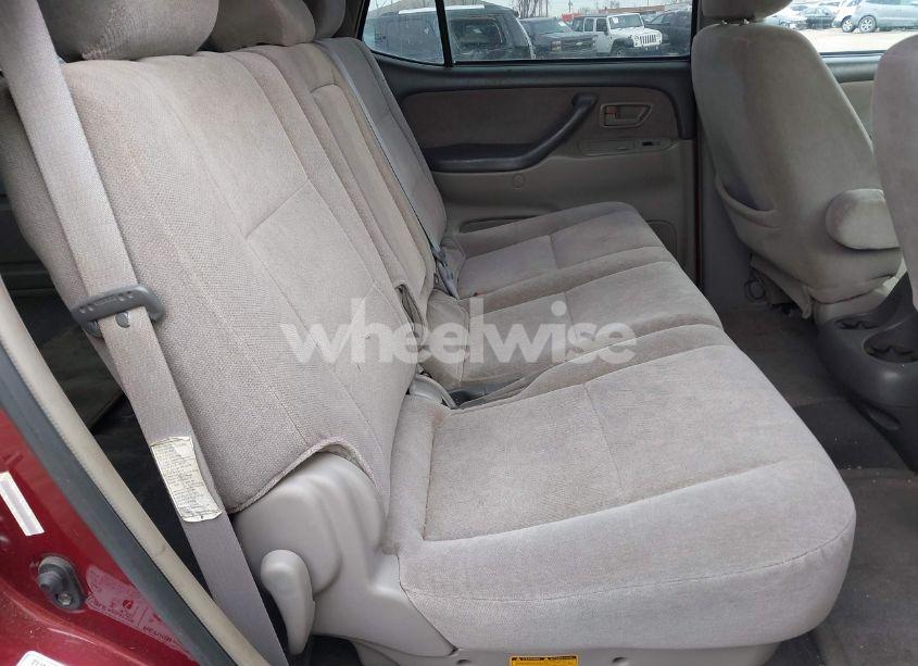 Photo 8 of 2004 Toyota Sequoia SR5 V8 (VIN 5TDBT44A24S233097)