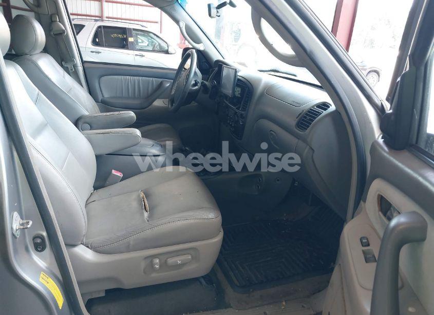 Photo 5 of 2006 Toyota Sequoia SR5 V8 (VIN 5TDBT44A26S264921)