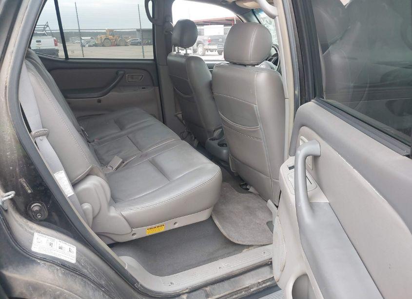 Photo 8 of 2006 Toyota Sequoia SR5 V8 (VIN 5TDBT44A26S277054)