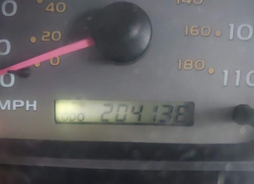 Photo 15 of 2001 Toyota Sequoia SR5 V8 (VIN 5TDBT44A31S053803)