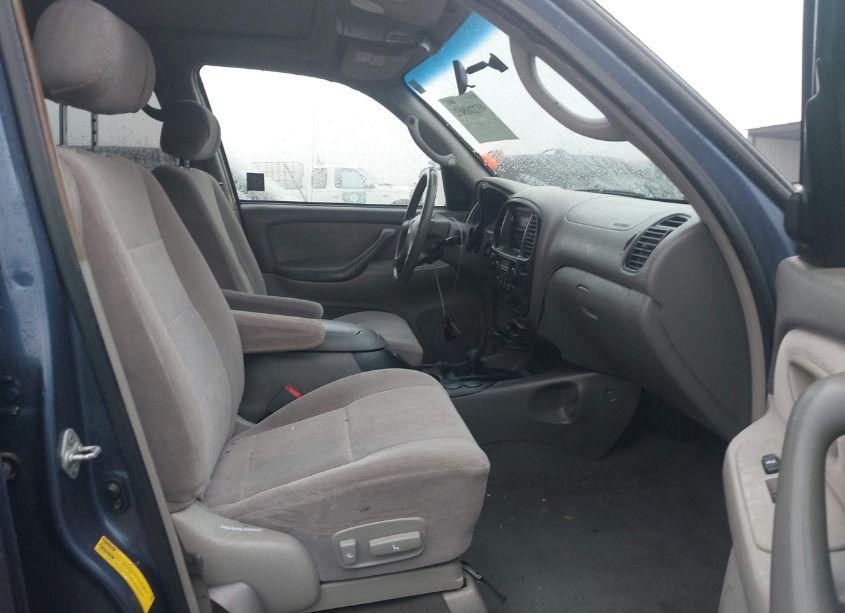 Photo 5 of 2001 Toyota Sequoia SR5 V8 (VIN 5TDBT44A31S053803)