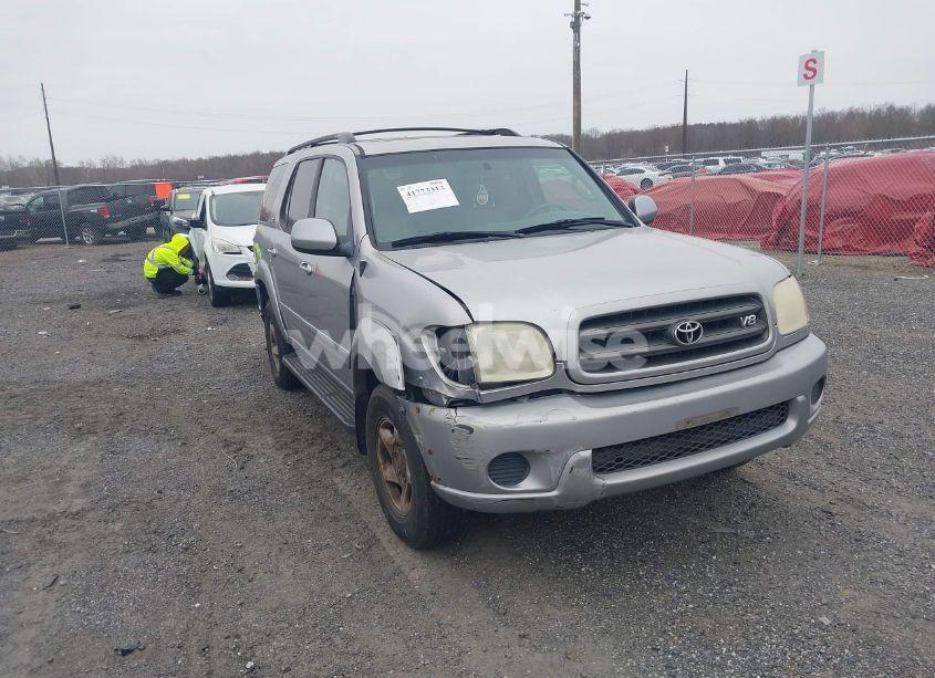 2002 Toyota Sequoia SR5 V8 (VIN 5TDBT44A32S065810) main photo