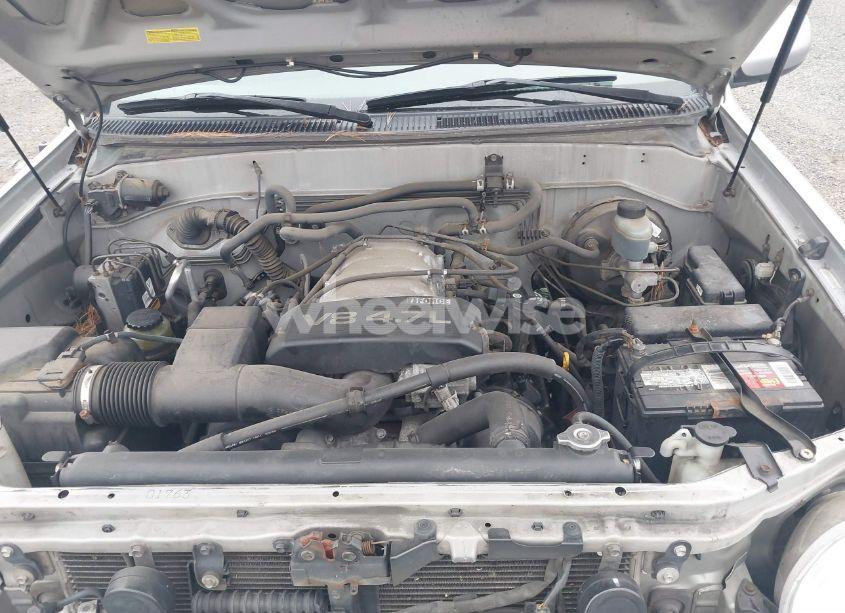 Photo 10 of 2002 Toyota Sequoia SR5 V8 (VIN 5TDBT44A32S065810)