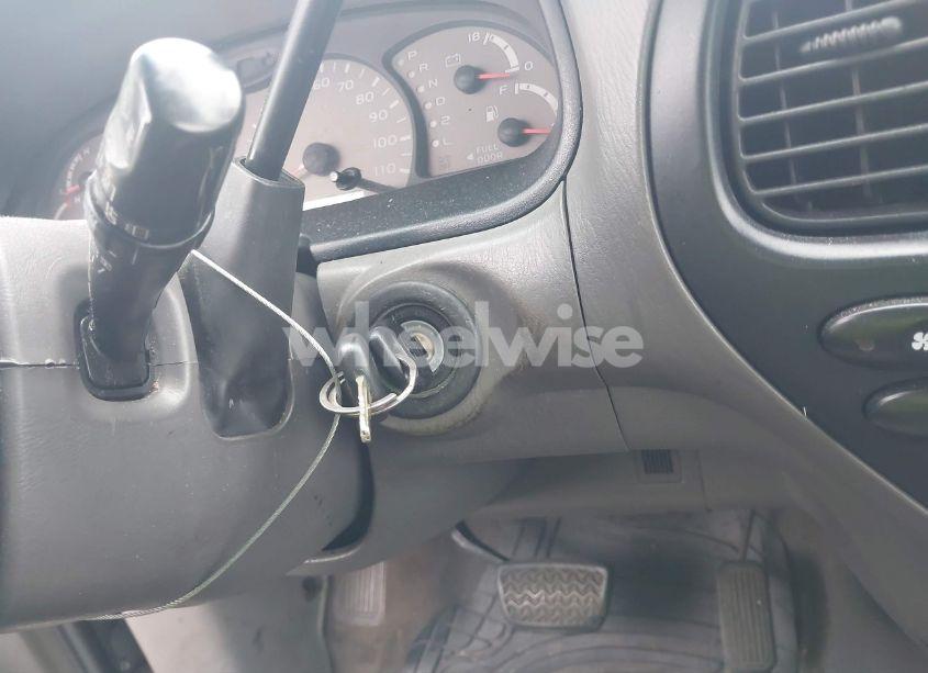 Photo 11 of 2002 Toyota Sequoia SR5 V8 (VIN 5TDBT44A32S065810)