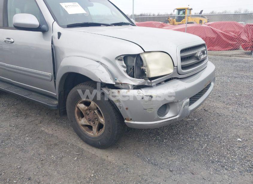 Photo 12 of 2002 Toyota Sequoia SR5 V8 (VIN 5TDBT44A32S065810)