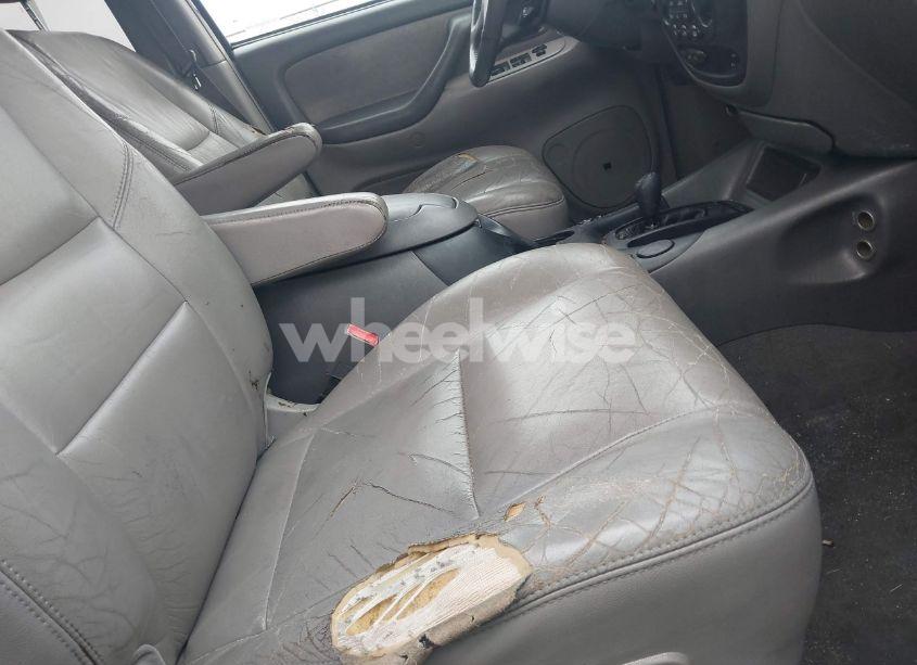 Photo 5 of 2002 Toyota Sequoia SR5 V8 (VIN 5TDBT44A32S065810)