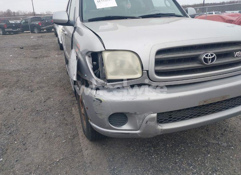 Photo 6 of 2002 Toyota Sequoia SR5 V8 (VIN 5TDBT44A32S065810)