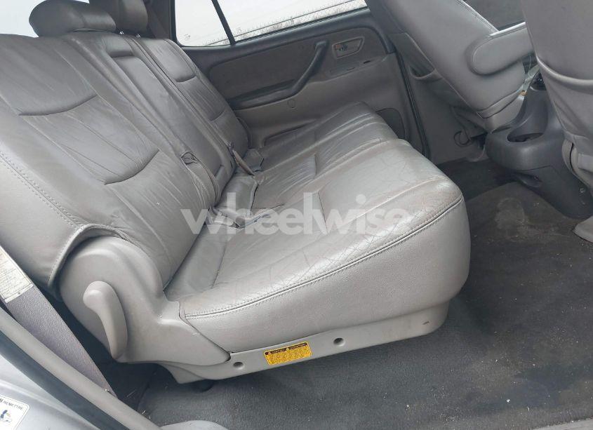 Photo 8 of 2002 Toyota Sequoia SR5 V8 (VIN 5TDBT44A32S065810)