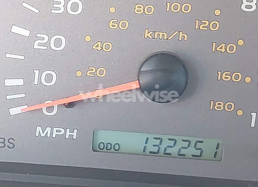 Photo 15 of 2002 Toyota Sequoia SR5 V8 (VIN 5TDBT44A32S078556)