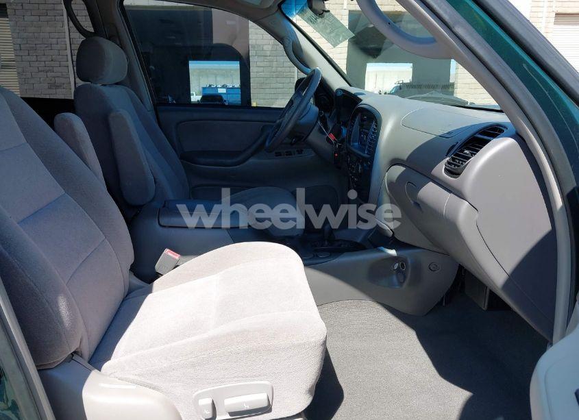 Photo 5 of 2002 Toyota Sequoia SR5 V8 (VIN 5TDBT44A32S078556)