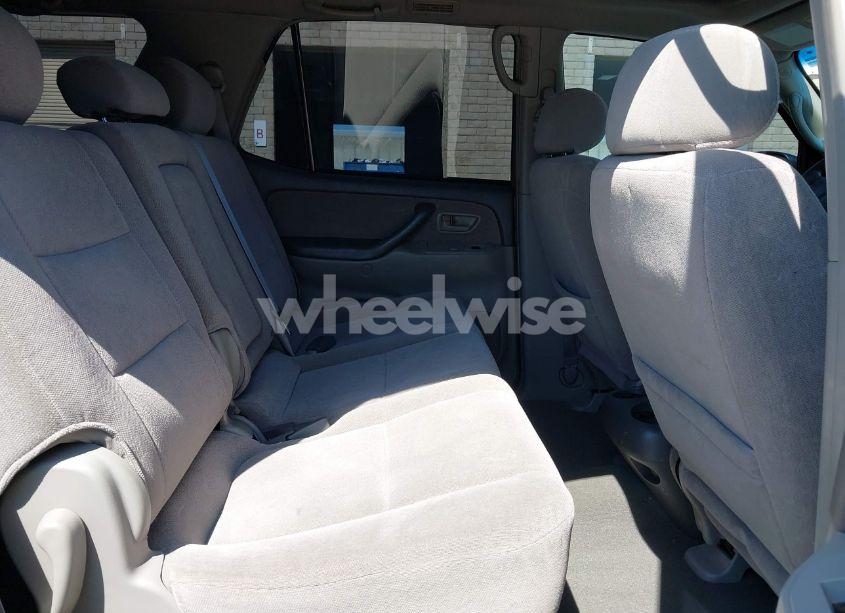 Photo 8 of 2002 Toyota Sequoia SR5 V8 (VIN 5TDBT44A32S078556)