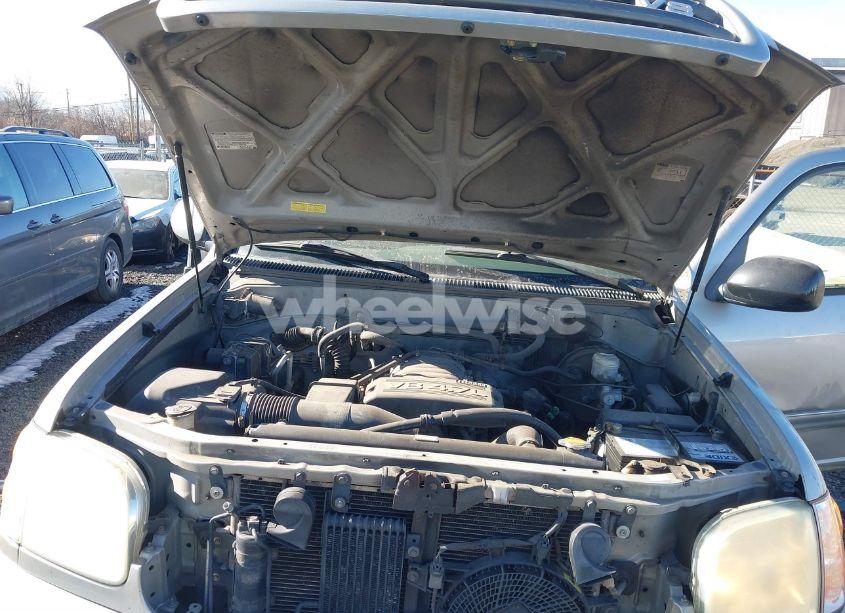 Photo 10 of 2004 Toyota Sequoia SR5 V8 (VIN 5TDBT44A34S218205)