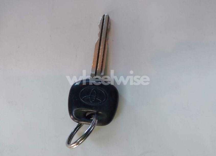 Photo 11 of 2004 Toyota Sequoia SR5 V8 (VIN 5TDBT44A34S218205)